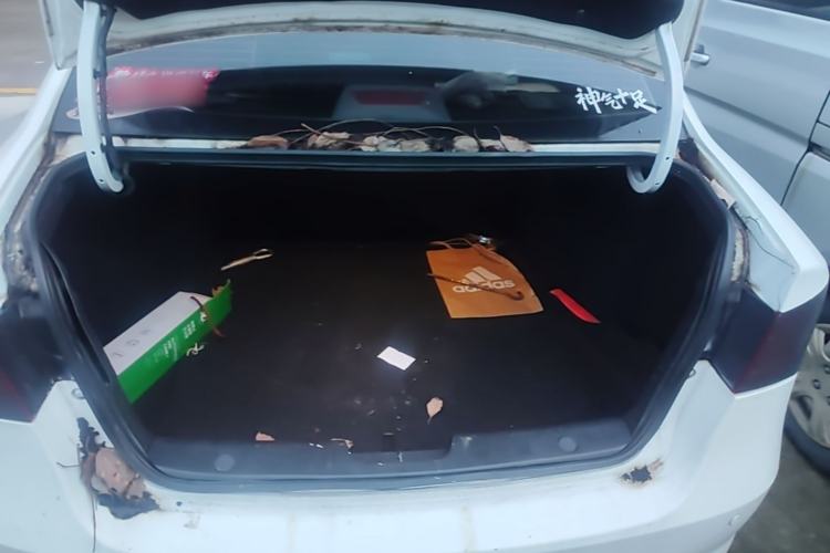 Used Roewe 350 2013 350S 1.5L Automatic Xunda Edition Trunk