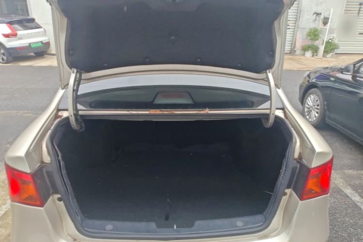 Used Roewe 350 2013 350C 1.5L Automatic Xunyue Edition Trunk