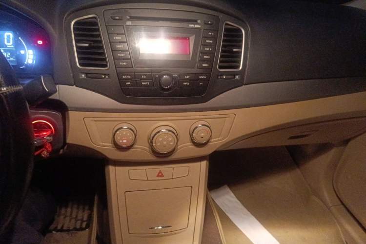 Used Roewe 350 2013 350S 1.5L Manual Xunchi Edition Audio And AC Panel