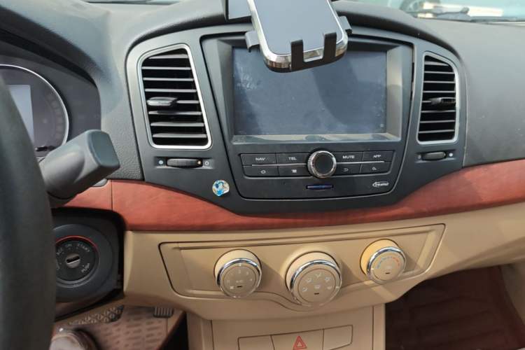 Used Roewe 350 2013 350C 1.5L Automatic Xunyue Edition Audio And AC Panel