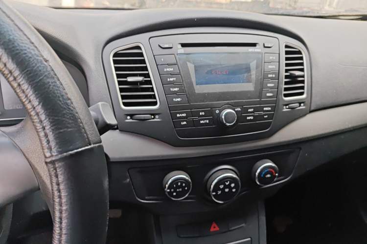 Used Roewe 350 2013 350S 1.5L Manual Xunchi Edition Audio And AC Panel