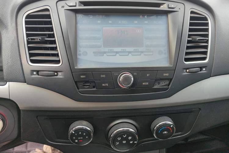 Used Roewe 350 2013 350S 1.5L Automatic Xunda Edition Audio And AC Panel