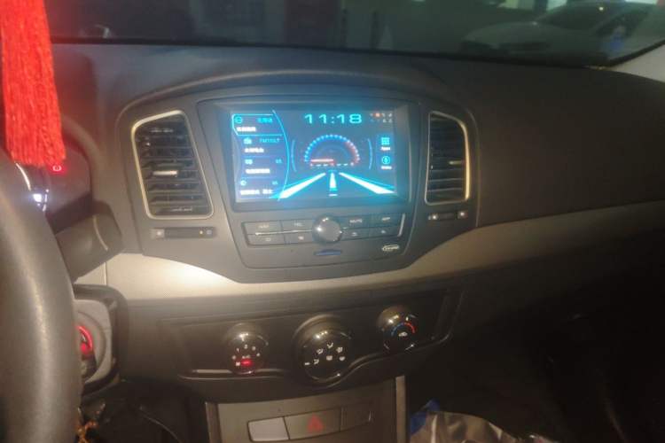 Used Roewe 350 2013 350C 1.5L Manual Swift Edition Audio And AC Panel