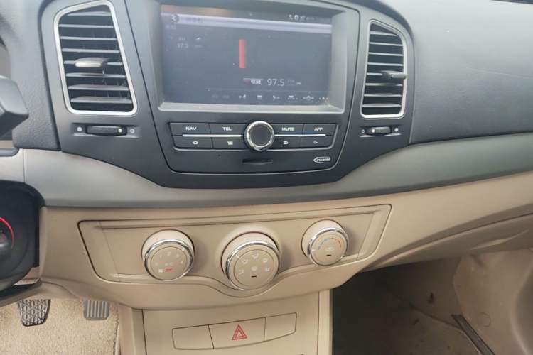 Used Roewe 350 2013 350S 1.5L Manual Xunchi Edition Audio And AC Panel