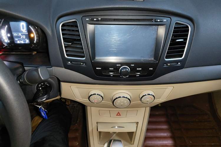 Used Roewe 350 2013 350S 1.5L Automatic Xunda Edition Audio And AC Panel