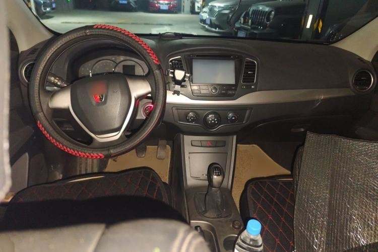 Used Roewe 350 2013 350S 1.5L Manual Xunchi Edition Center Console