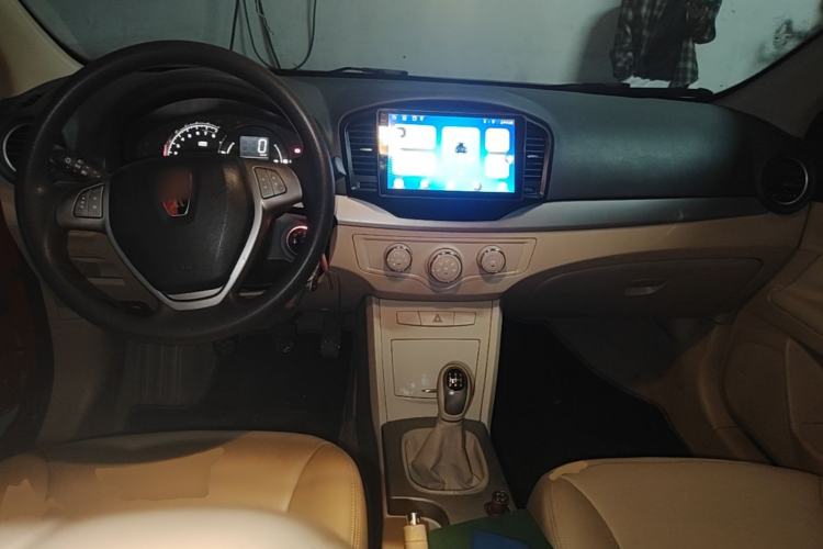 Used Roewe 350 2013 350S 1.5L Manual Xunchi Edition Center Console