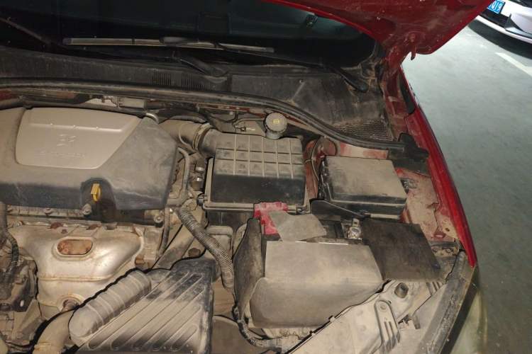 Used Roewe 350 2013 350S 1.5L Manual Xunchi Edition Engine Bay Left