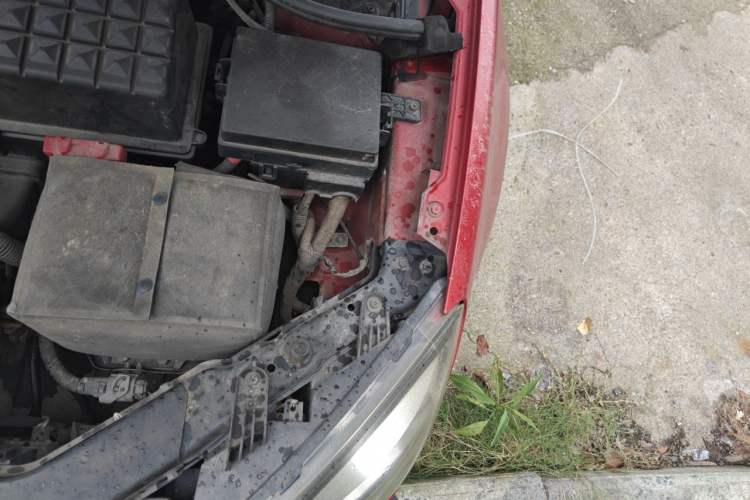 Used Roewe 350 2013 350S 1.5L Automatic Xunda Edition Engine Bay Left