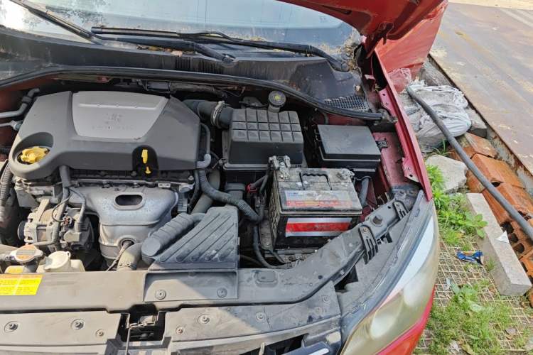 Used Roewe 350 2013 350S 1.5L Manual Xunchi Edition Engine Bay Left