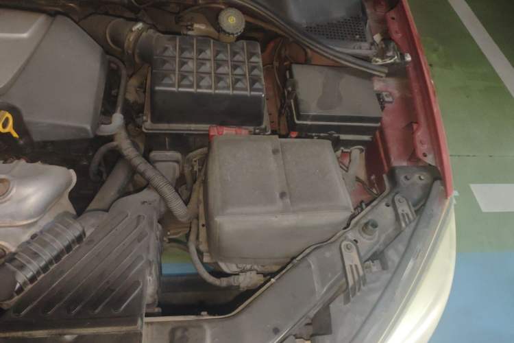 Used Roewe 350 2013 350C 1.5L Manual Swift Edition Engine Bay Left
