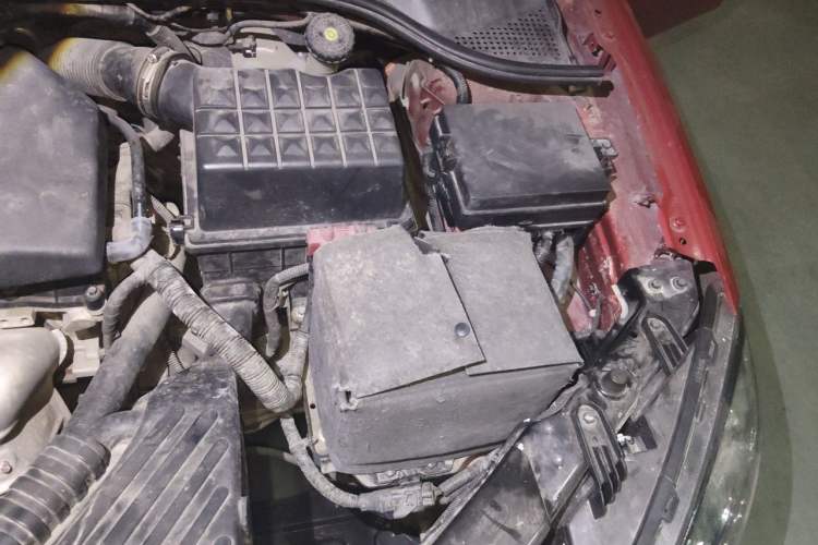 Used Roewe 350 2013 350S 1.5L Manual Xunchi Edition Engine Bay Left