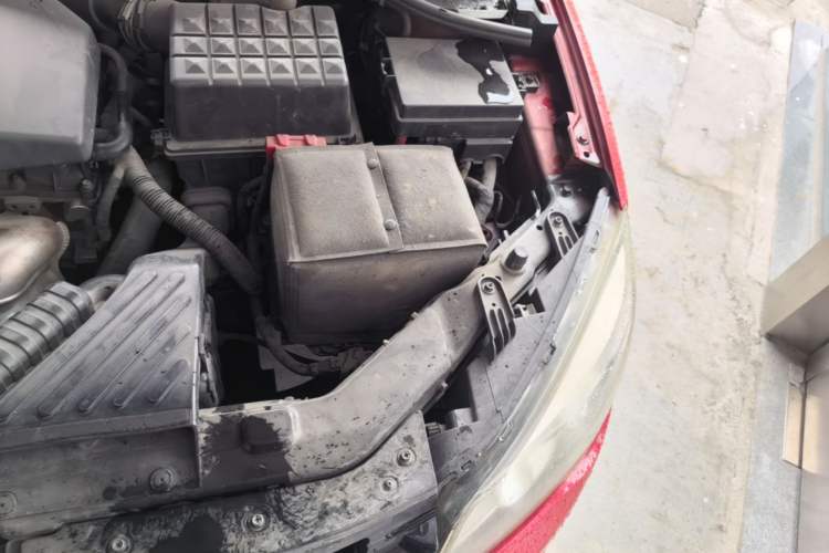 Used Roewe 350 2013 350S 1.5L Manual Xunchi Edition Engine Bay Left