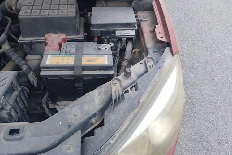 Used Roewe 350 2013 350S 1.5L Manual Xunchi Edition Engine Bay Left