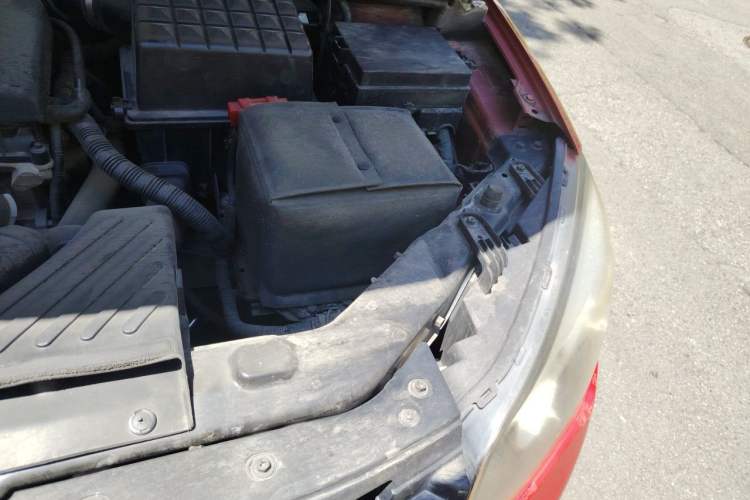 Used Roewe 350 2013 350C 1.5L Automatic Xunyue Edition Engine Bay Left