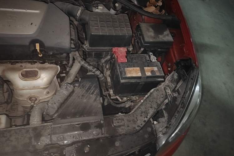 Used Roewe 350 2013 350S 1.5L Manual Xunchi Edition Engine Bay Left