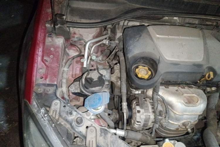 Used Roewe 350 2013 350S 1.5L Manual Xunchi Edition Engine Bay Right