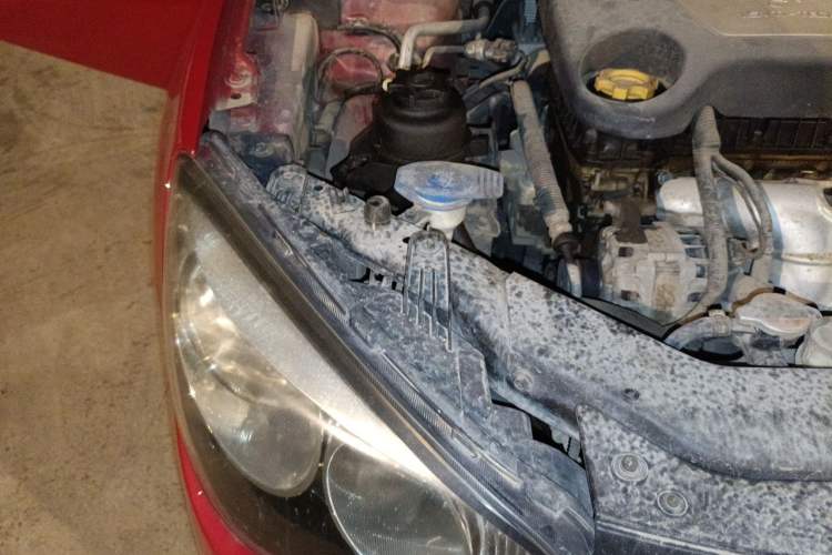 Used Roewe 350 2013 350C 1.5L Automatic Xunyue Edition Engine Bay Right