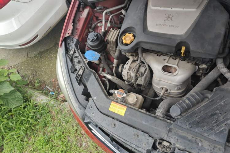 Used Roewe 350 2013 350S 1.5L Automatic Xunda Edition Engine Bay Right