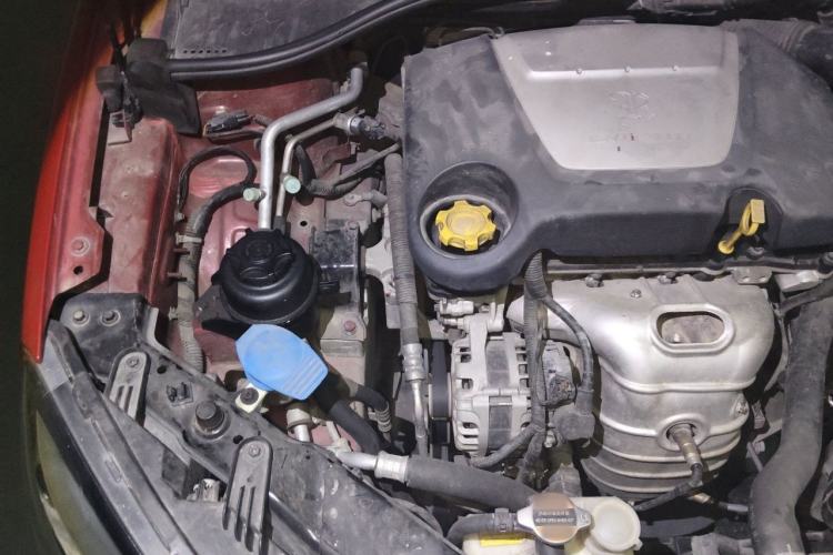 Used Roewe 350 2013 350S 1.5L Manual Xunchi Edition Engine Bay Right