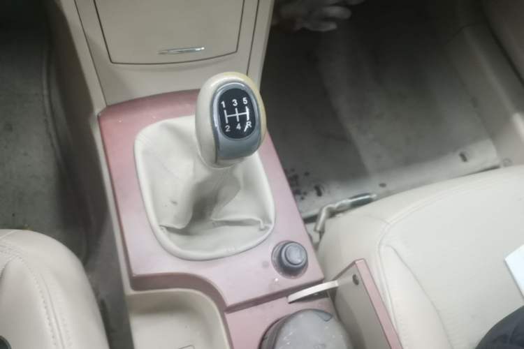 Used Roewe 350 2013 350S 1.5L Manual Xunchi Edition Gear Lever