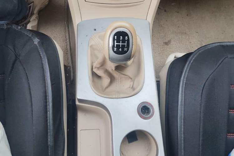 Used Roewe 350 2013 350S 1.5L Manual Xunchi Edition Gear Lever