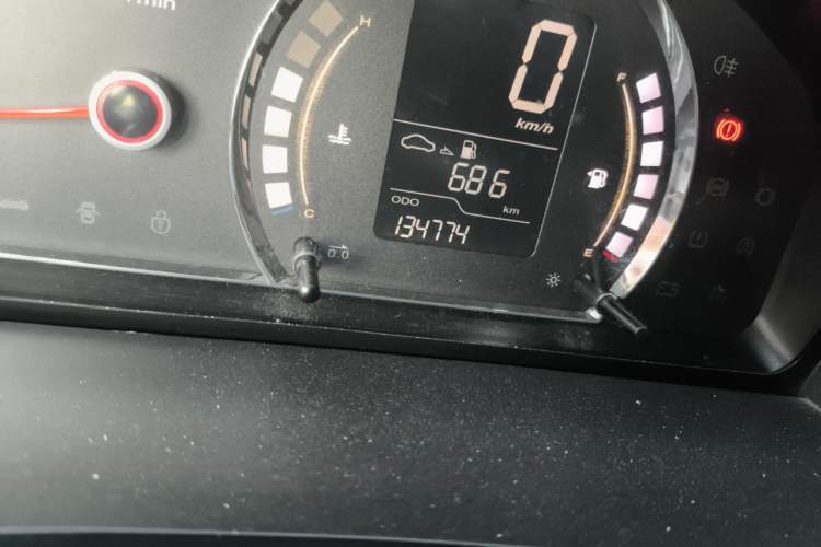 Used Roewe 350 2013 350S 1.5L Manual Xunchi Edition Odometer Close Up
