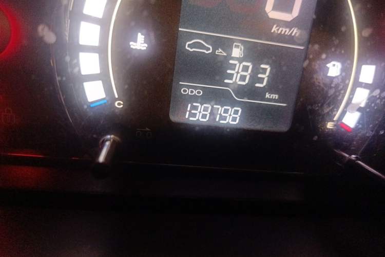 Used Roewe 350 2013 350S 1.5L Manual Xunchi Edition Odometer Close Up