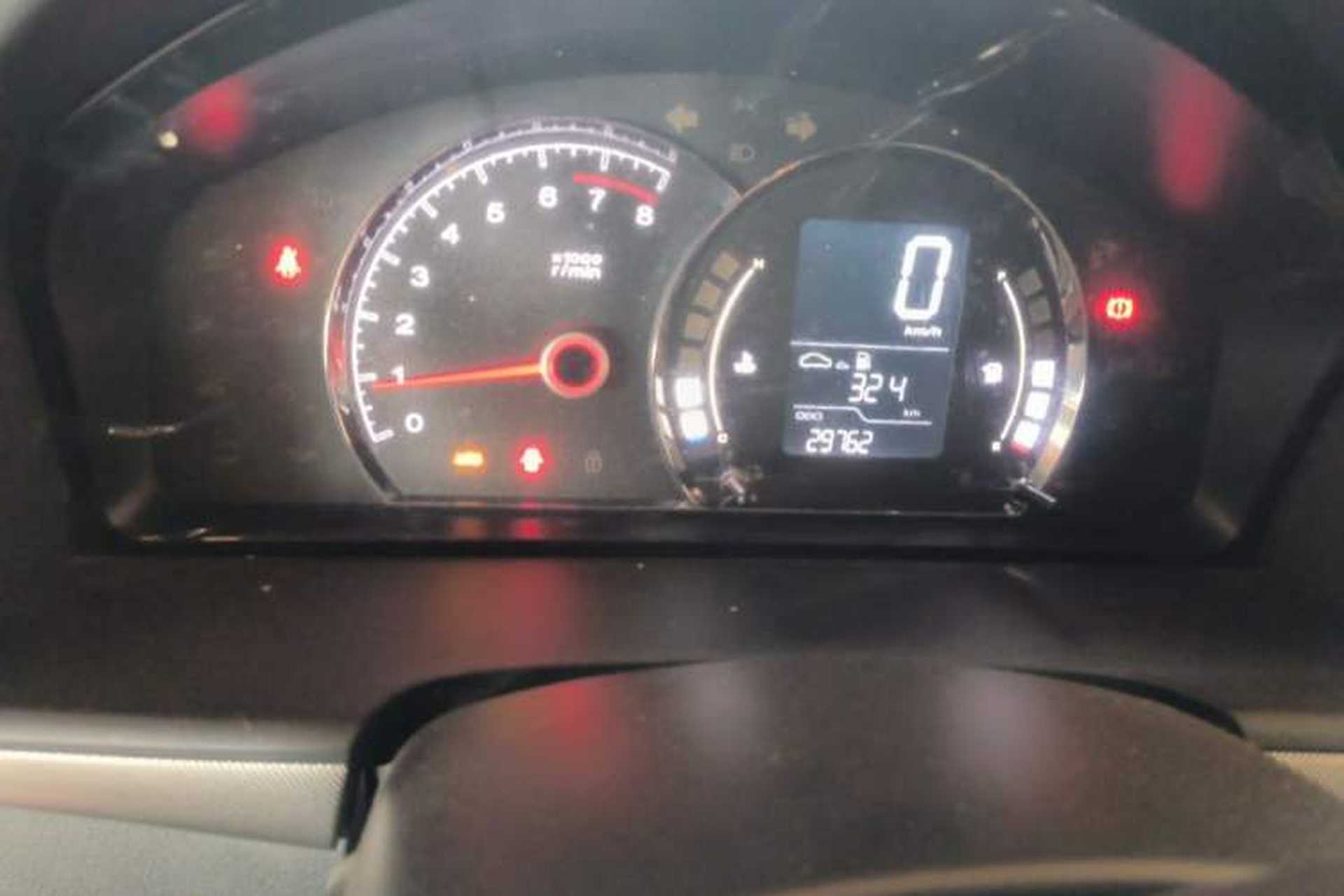 Used Roewe 350 2013 350C 1.5L Manual Swift Edition Odometer Close Up