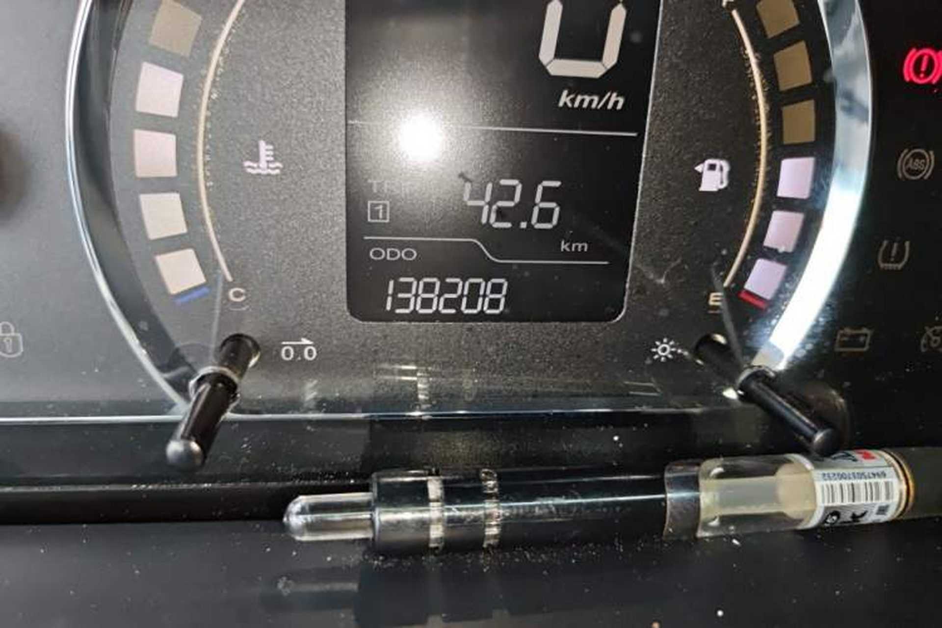 Used Roewe 350 2013 350S 1.5L Manual Xunchi Edition Odometer Close Up