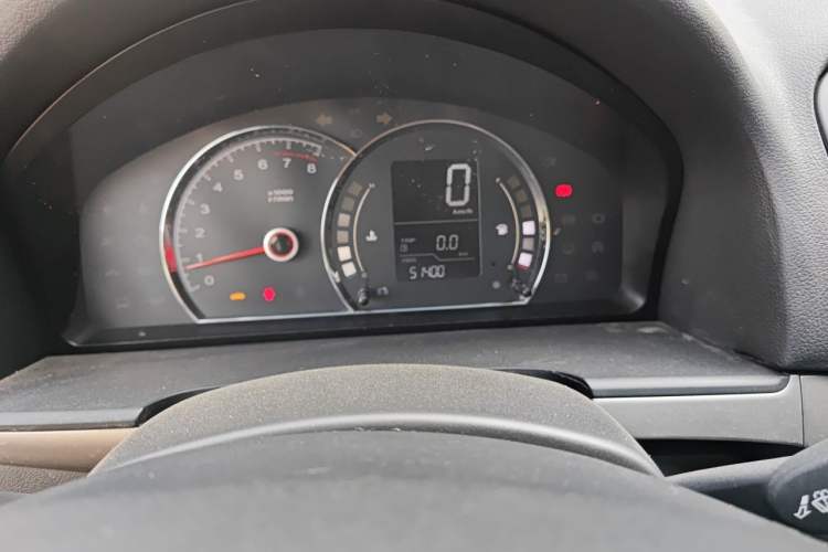 Used Roewe 350 2013 350S 1.5L Manual Xunchi Edition Odometer Close Up