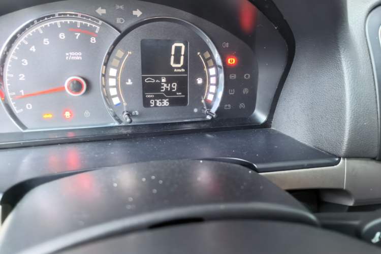 Used Roewe 350 2013 350S 1.5L Manual Xunchi Edition Odometer Close Up