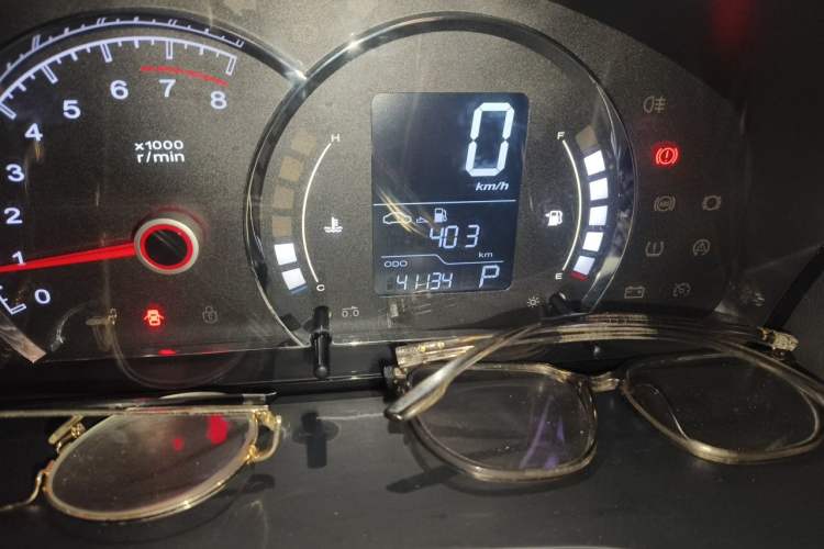 Used Roewe 350 2013 350C 1.5L Automatic Xunyue Edition Odometer Close Up