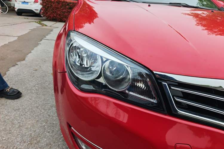 Used Roewe 350 2013 350S 1.5L Automatic Xunda Edition Right Front Headlight