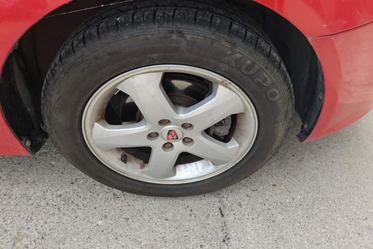 Used Roewe 350 2013 350C 1.5L Automatic Xunyue Edition Right Front Wheel Hub