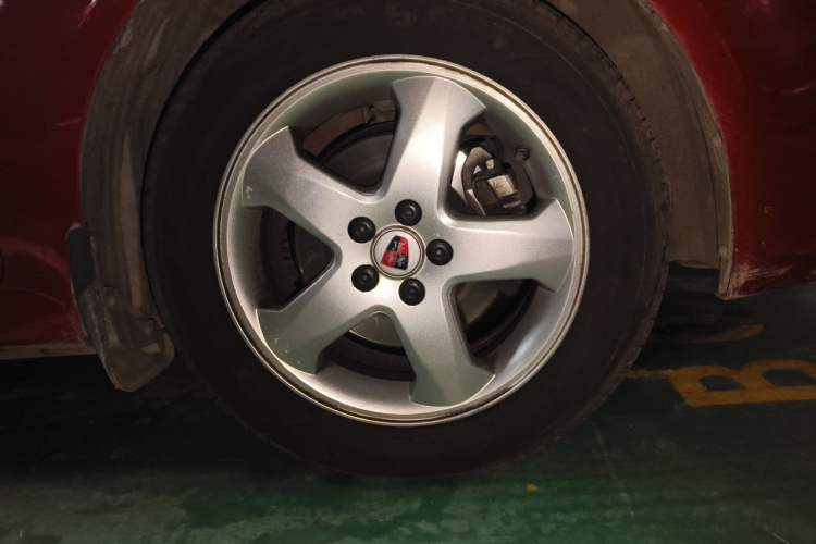 Used Roewe 350 2013 350C 1.5L Automatic Xunyue Edition Right Front Wheel Hub