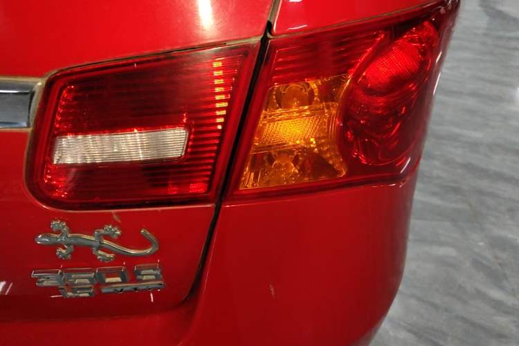Used Roewe 350 2013 350S 1.5L Automatic Xunda Edition Right Rear Taillight