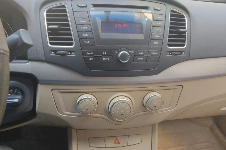 Used Roewe 350 2013 350S 1.5L Manual Xunchi Edition Audio And AC Panel