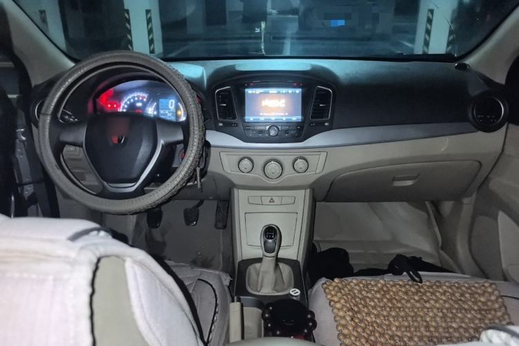 Used Roewe 350 2013 350S 1.5L Manual Xunchi Edition Center Console