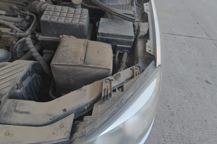Used Roewe 350 2013 350S 1.5L Manual Xunchi Edition Engine Bay Left