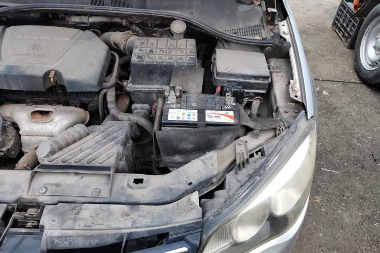 Used Roewe 350 2013 350S 1.5L Manual Xunchi Edition Engine Bay Left