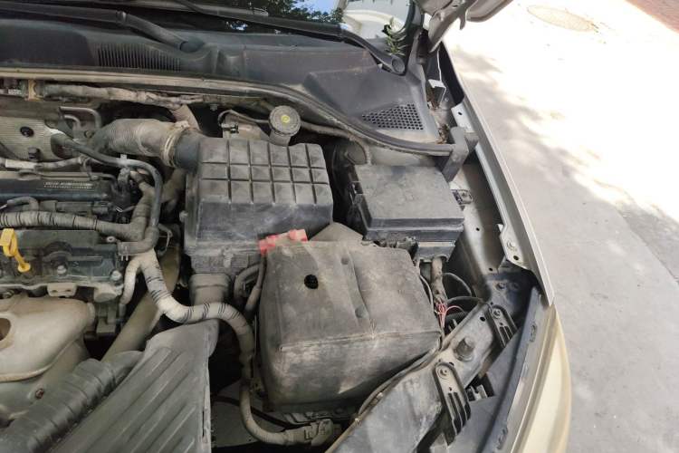 Used Roewe 350 2013 350S 1.5L Manual Xunchi Edition Engine Bay Left