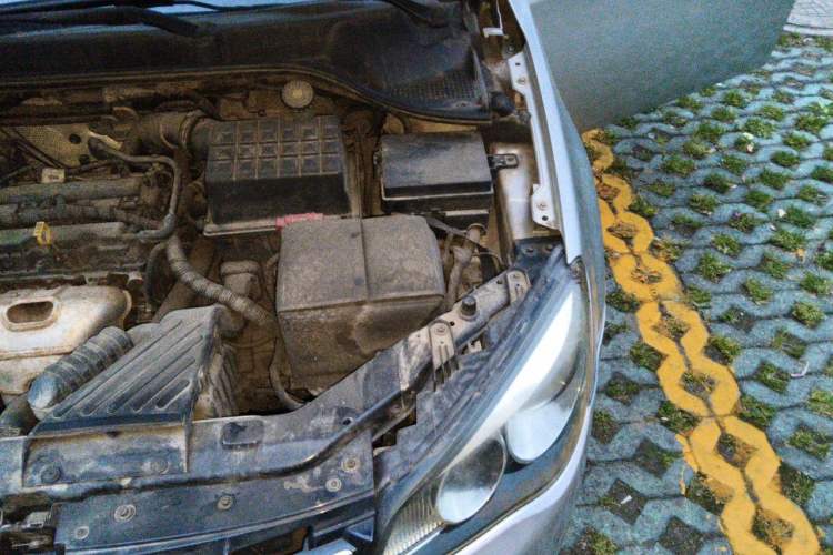 Used Roewe 350 2013 350S 1.5L Manual Xunchi Edition Engine Bay Left
