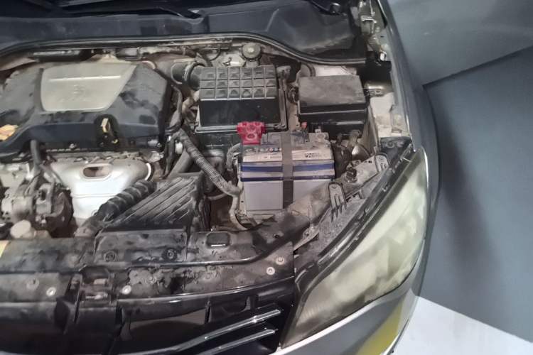 Used Roewe 350 2013 350S 1.5L Manual Xunchi Edition Engine Bay Left