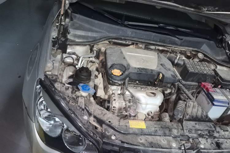 Used Roewe 350 2013 350S 1.5L Manual Xunchi Edition Engine Bay Right