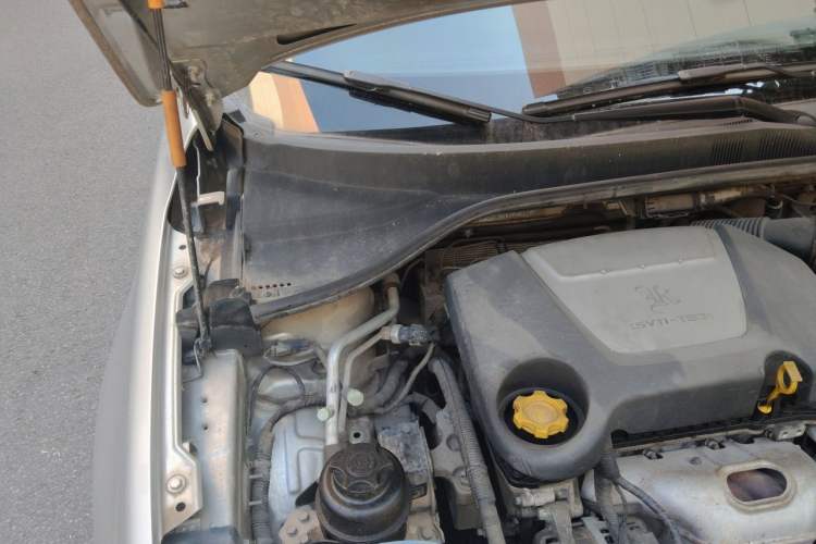 Used Roewe 350 2013 350S 1.5L Manual Xunchi Edition Engine Bay Right