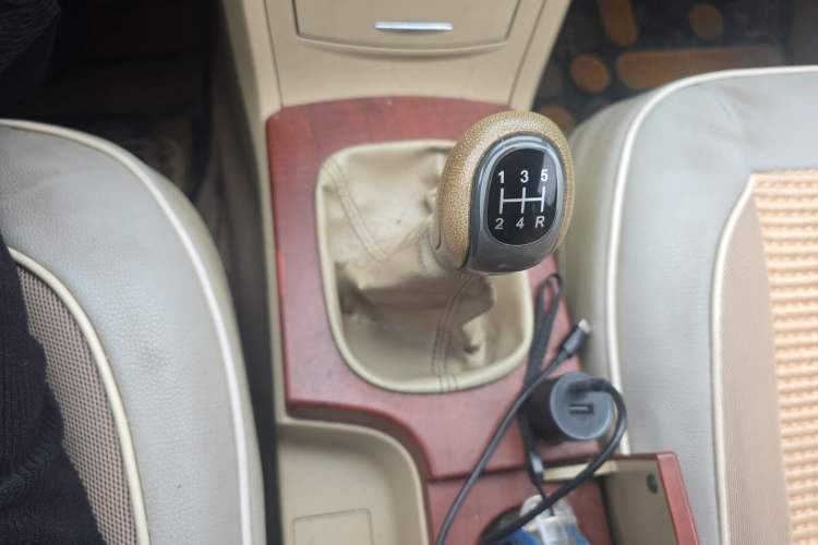 Used Roewe 350 2013 350C 1.5L Manual Swift Edition Gear Lever