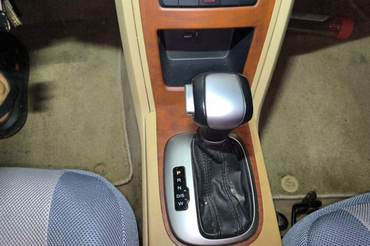 Used Roewe 350 2013 350S 1.5L Automatic Xunda Edition Gear Lever