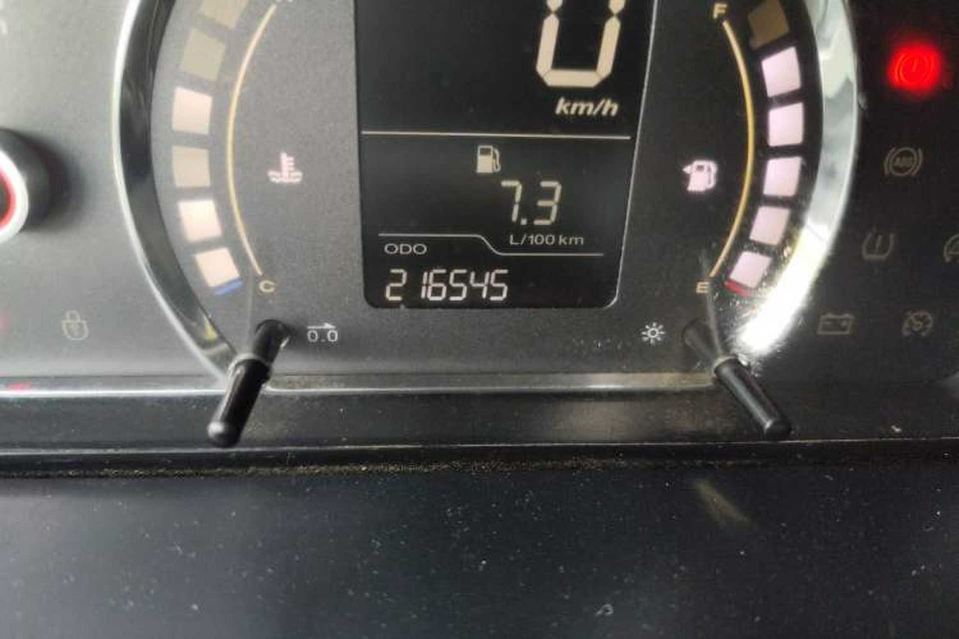 Used Roewe 350 2013 350C 1.5L Manual Swift Edition Odometer Close Up