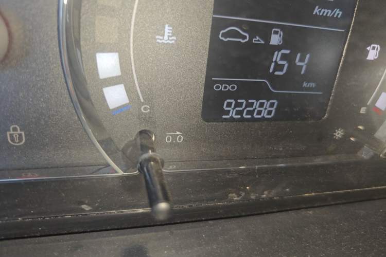 Used Roewe 350 2013 350S 1.5L Manual Xunchi Edition Odometer Close Up